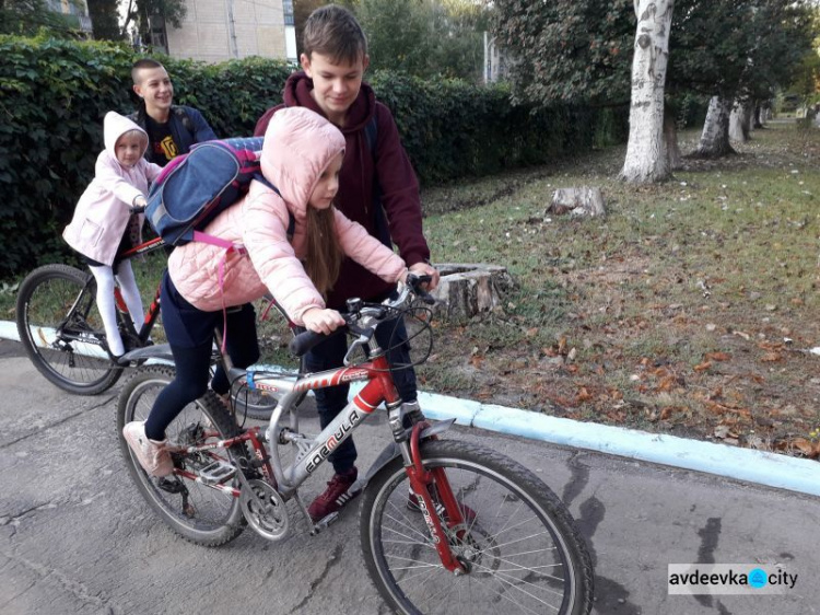 Авдеевские школьники поддержали День без автомобилей (ФОТО)