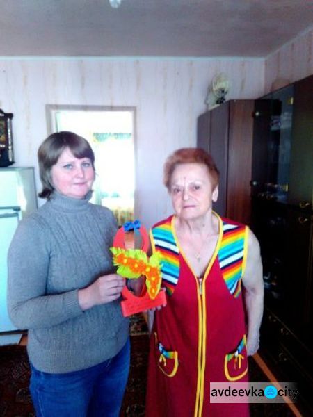 В Авдеевке устроили акцию «Открытка для бабушки» (ФОТО)