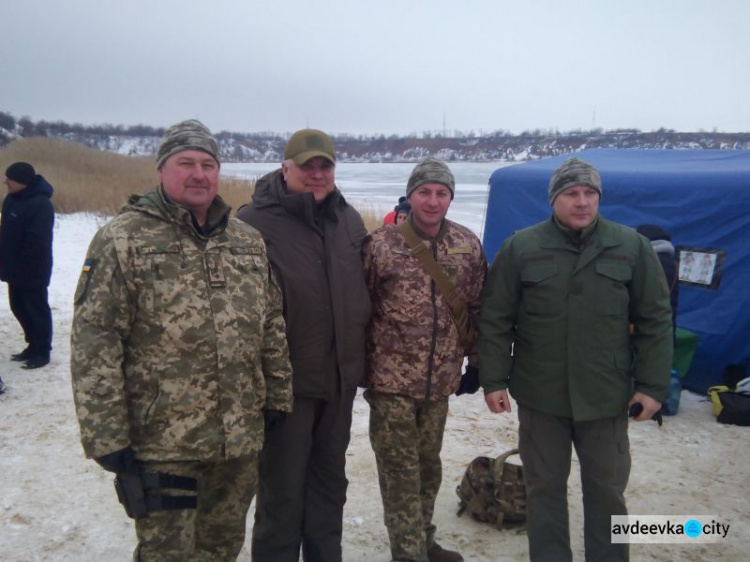 Представители CIMIC Avdeevka передали воинам помощь и окунулись в прорубь