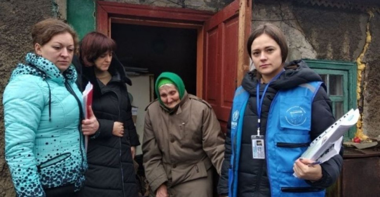 Волонтеры из Авдеевки помогли пожилой женщине оформить соцпомощь