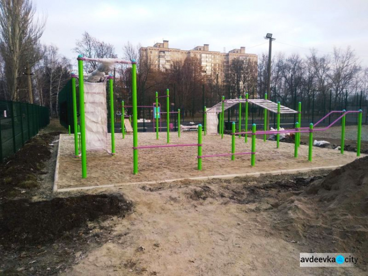 В Авдеевке в рамках президентской программы продолжается строительство мультифункциональных площадок (ФОТОФАКТ)