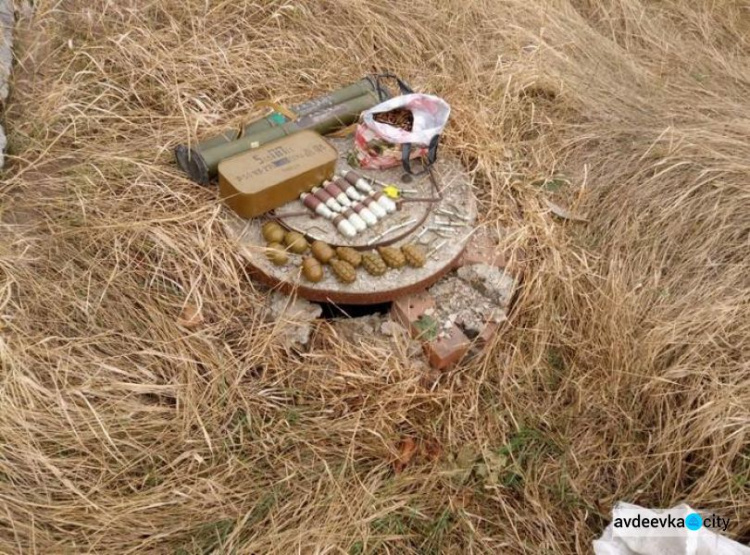 В зоне АТО нашли убойные схроны: фото от СБУ