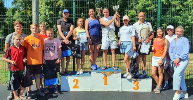 Авдеевские теннисисты провели турнир ко Дню Независимости Украины