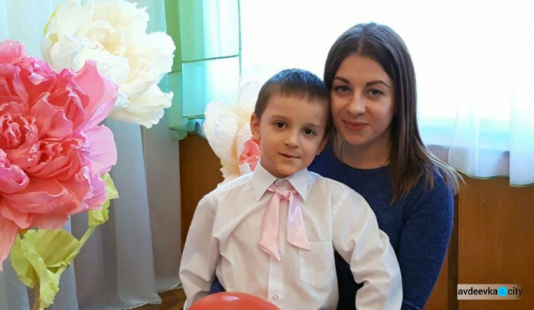 Женщине-следователю из Авдеевки помогает семья (ФОТО)