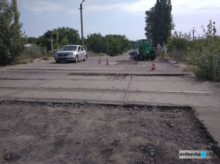 На территории Авдеевки находится "ничейный" разбитый участок дороги (ФОТО+ДОКУМЕНТ)
