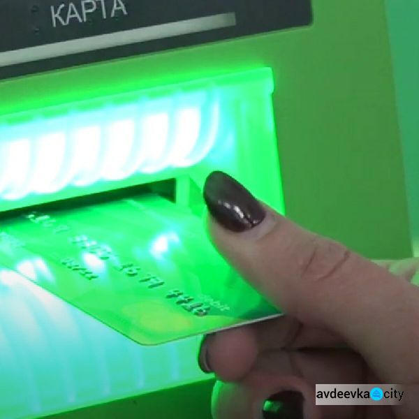 Украинцам могут заблокировать банковские карты за пополнение свыше установленной нормы