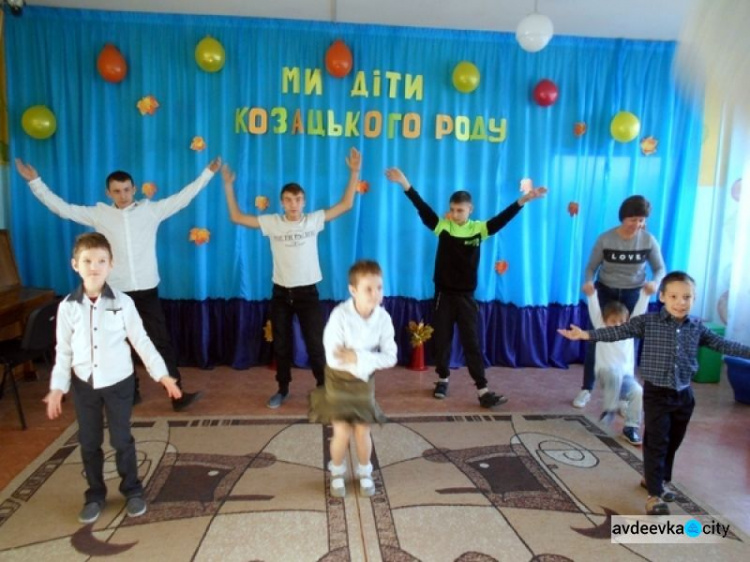 В Авдеевке дети с особыми потребностями стали участниками праздника "Казацкому роду нема переводу!"