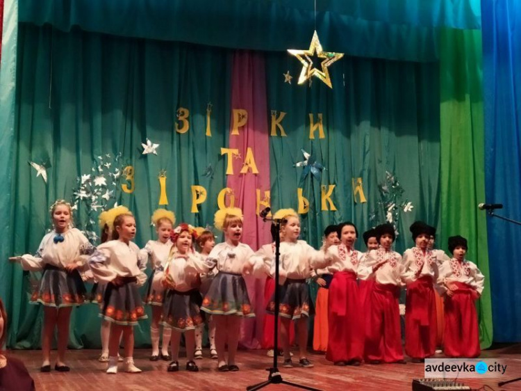 Яскраве талант-шоу влаштували учні авдіївської школи (ФОТО)