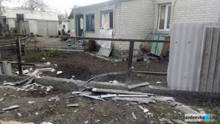 В Страстную пятницу в прифронтовой Авдеевке при обстреле пострадал дом