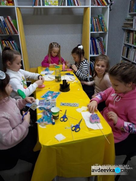 Бібліотека-філія №3 відділу культури ВЦА провела майстер-клас для авдіївської малечі