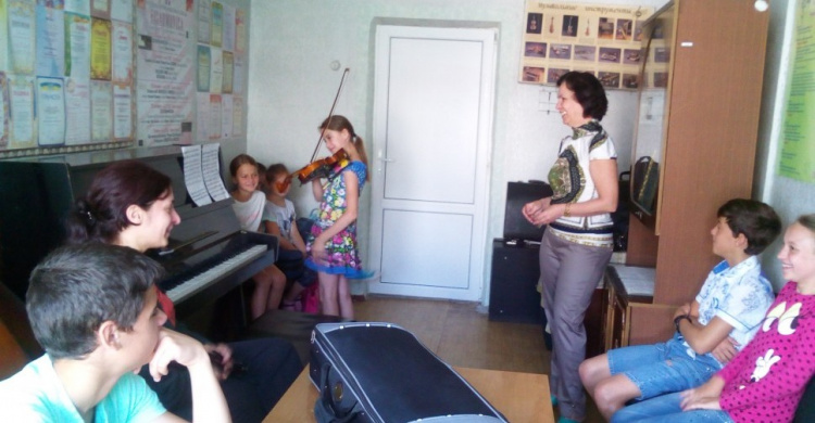 Немецкая скрипачка Марина Бондас встретилась с воспитанниками авдеевской музыкальной школы  (ФОТО)