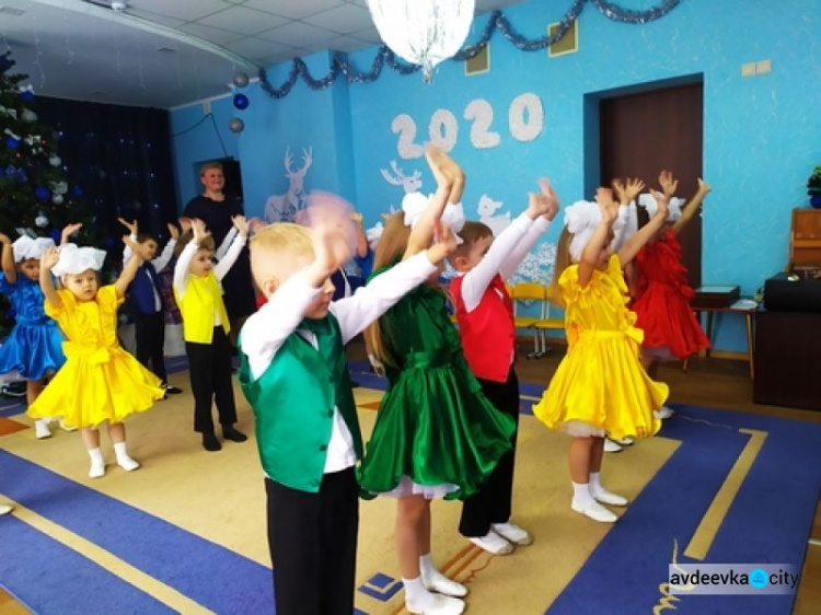 Керівництво Донецької області привітало дітей Авдіївки (ФОТО)