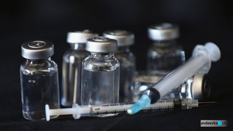 Зеленский хочет сделать вакцинацию от коронавируса обязательной
