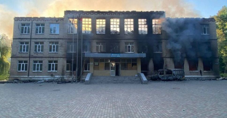 В Авдіївці обстріляли школу №6 «градами» з магнієвим зарядом