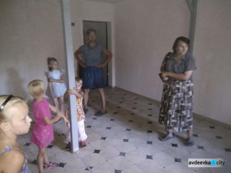 Многодетной семье из Авдеевки отремонтировали сгоревшее жильё (ФОТО)