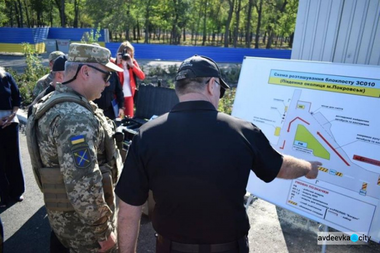 Командующий Объединенных сил проверил обновленные блокпосты на Донбассе (ФОТО)