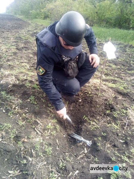 Донбасс восстанавливают и спасают от взрывов (ФОТО + ВИДЕО)