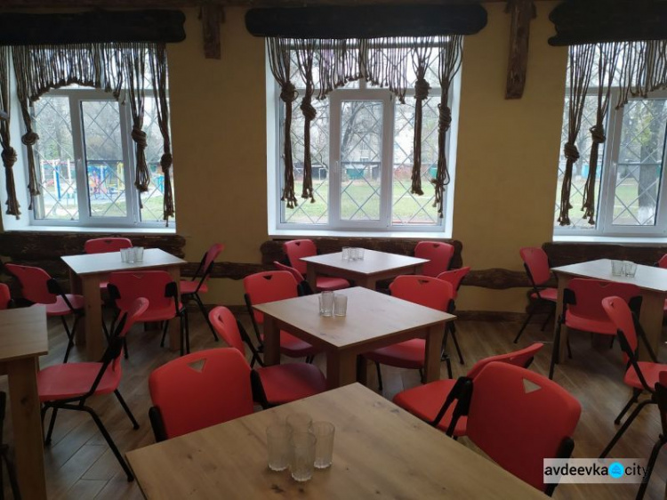 В Авдеевке школьную столовую превратили в современное этно-кафе (ФОТОРЕПОРТАЖ)