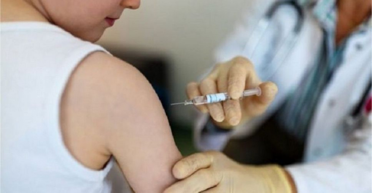 В Украине с апреля могут начать вакцинировать от коронавируса детей возрастом 5+