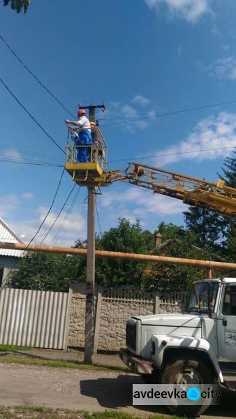 Коммунальщики восстановили электроснабжение в переулке Театральном