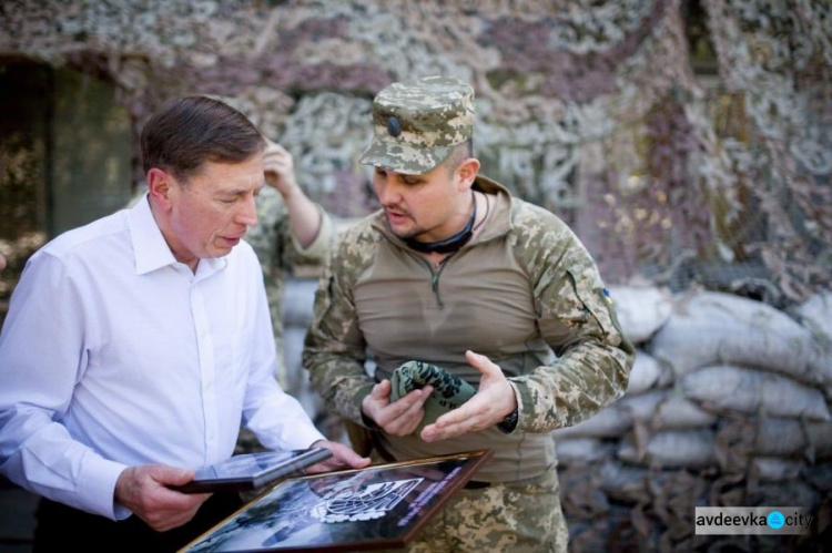 Американский генерал поделился впечатлениями от посещения позиций у Авдеевки (ФОТО)