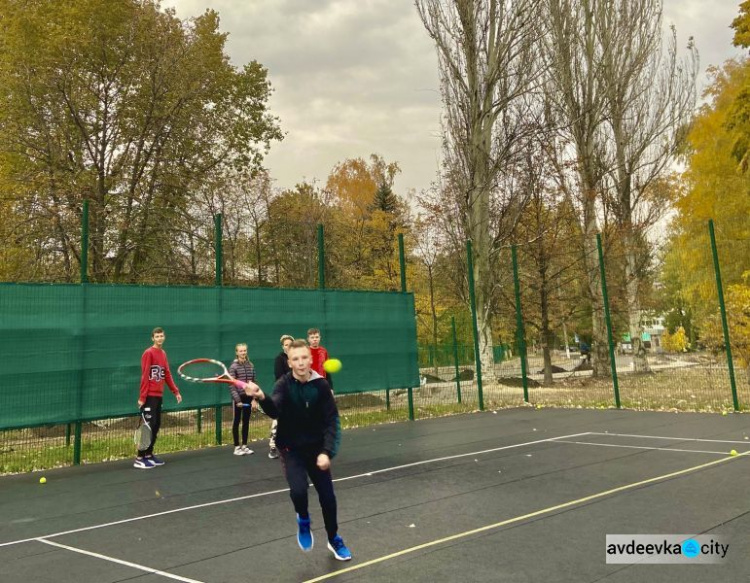 Современное оборудование и новый формат тренировок: спортсмены  протестировали теннисную пушку (ВИДЕО)