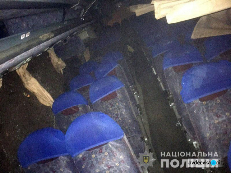 Авдеевские копы выясняют, почему перевернулся автобус с 50 пассажирами (ФОТО)
