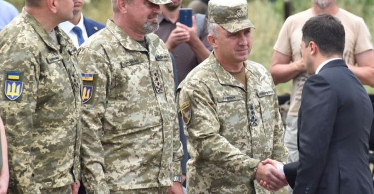 В Авдіївці президент України представив нового командувача об'єднаних сил
