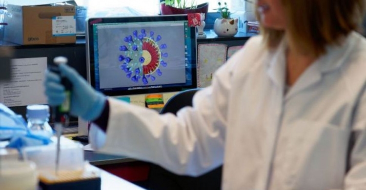 Украинский иммунолог объяснил, опасен ли новый штамм коронавируса Омикрон