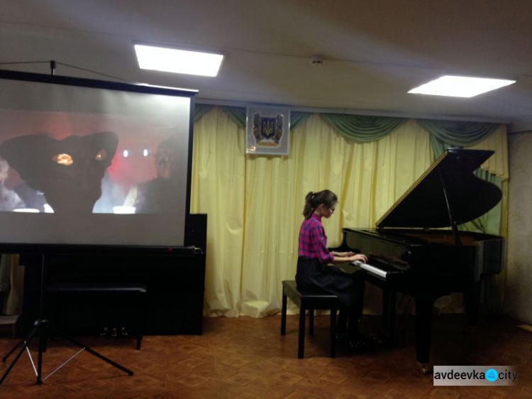 В Авдеевке в честь юбилея американского  кинокомпозитора звучала музыка из легендарных фильмов (ФОТО)