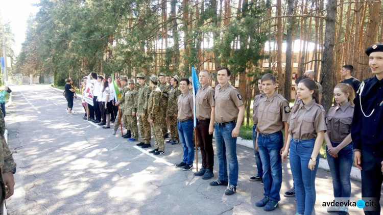 Авдеевские школьники в Святогорске принимают участие в военно-патриотической игре "Сокол"