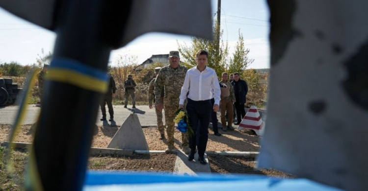Президент Украины посетил прифронтовую Авдеевку (ФОТО)
