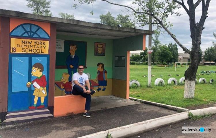 В Донецкой области появилась креативная остановка с портретом гендиректора Авдеевского коксохима (ФОТО)