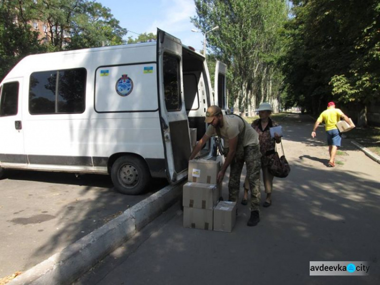 "Симики" помогли доставить  в прифронтовую зону гуманитарку, воду и прессу (ФОТО)