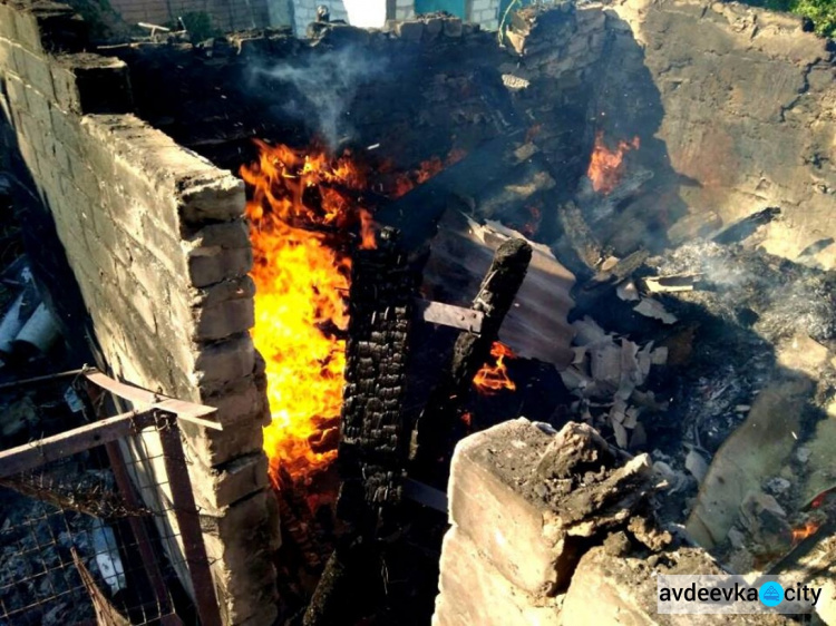 В Авдеевке в результате обстрела  повреждения получили 10 домов, - глава  ВГА (ФОТО)