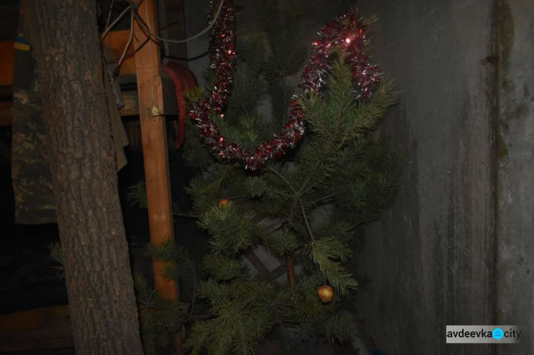 Новогодне-рождественские праздники на передовой у Авдеевки: появились фото