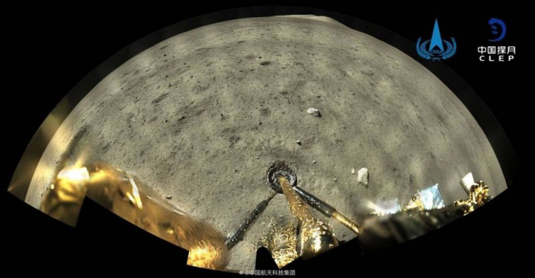 Китайский аппарат доставил на Землю первые за 44 года образцы лунного грунта