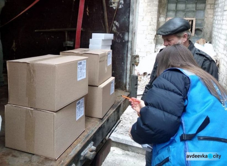 В больницу Авдеевки доставили международную гуманитарную помощь