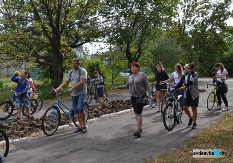 В Авдеевке велопробегом промчались по страницам истории города (ФОТО)