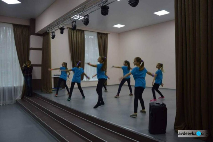 Авдеевские школьники устроили концерт в подарке коксохимиков (ФОТО)