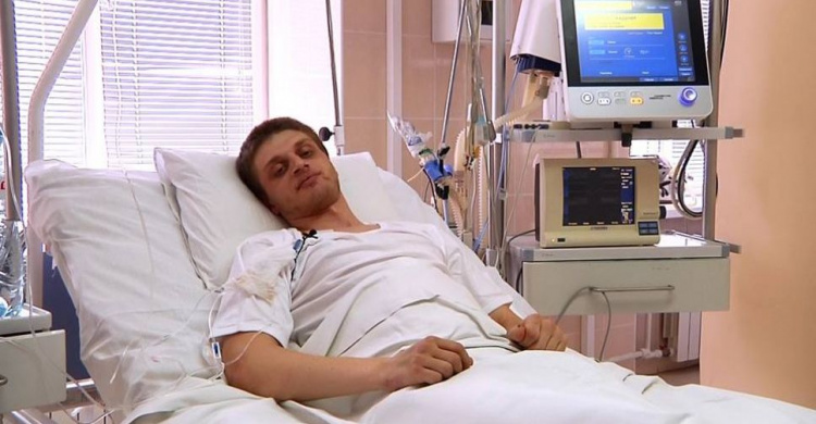 Медики Авдеевки и военные врачи  вытащили с того света раненого на "промке" бойца