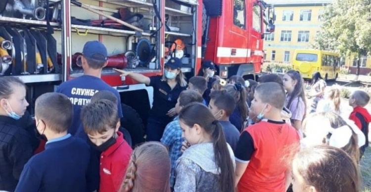 День з поліцейським та рятувальником: для школярів Авдіївки провели інтерактивні уроки