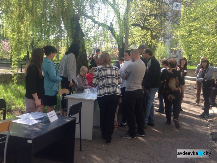 В Авдеевке открылась ярмарка вакансий (ФОТО)