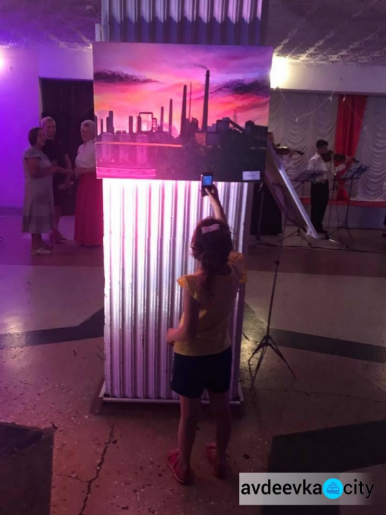 В Авдеевке состоялось торжественное открытие художественной выставки «Без фильтров» (ФОТО)