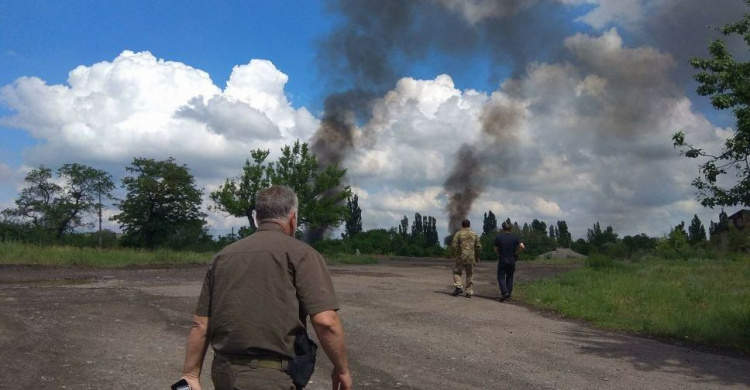 Фото и страшные подробности: Жебривский прибыл в обстрелянный Торецк