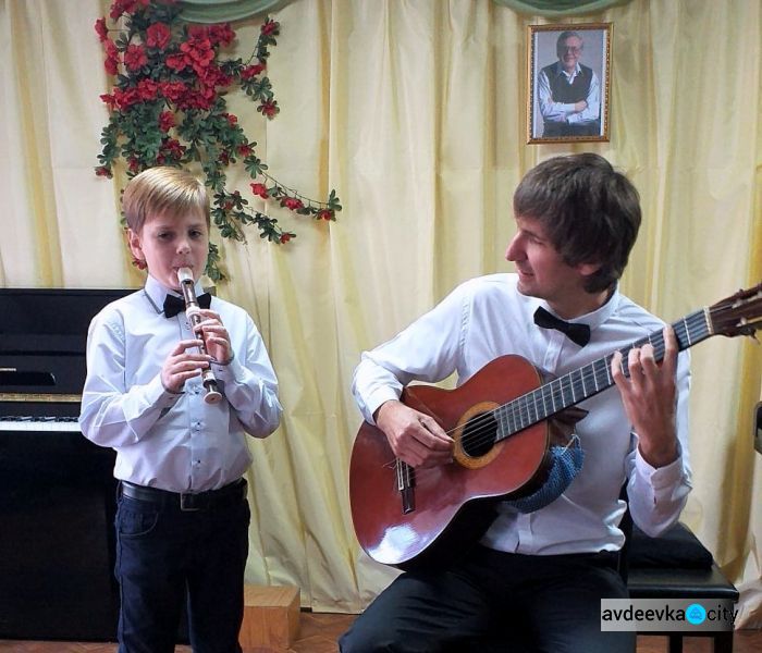 В музыкальной школе Авдеевки звучала музыка Андрея Петрова