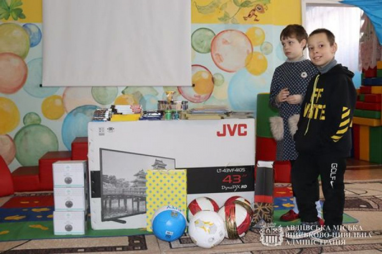 В Авдіївці особливі діти отримали подарунки від українців з Чехії