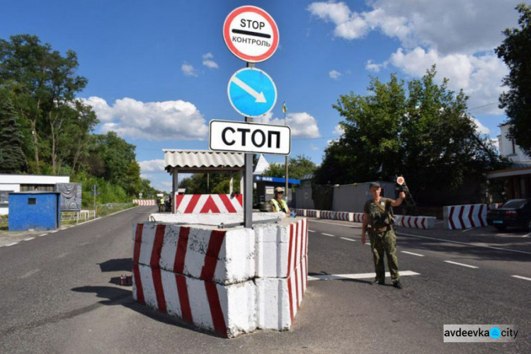 Полицейские задержали на блокпостах на Донетчине свыше 800 пособников боевиков (ФОТО)