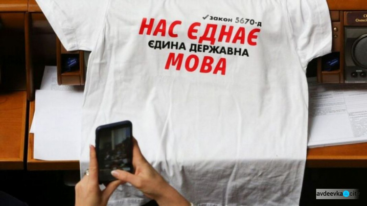 Магазины, медиа и штрафы. Когда вступят в силу наиболее жесткие нормы закона о тотальной украинизации