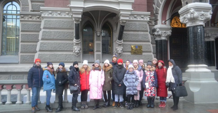Школьники из Авдеевки посетили Национальный банк Украины